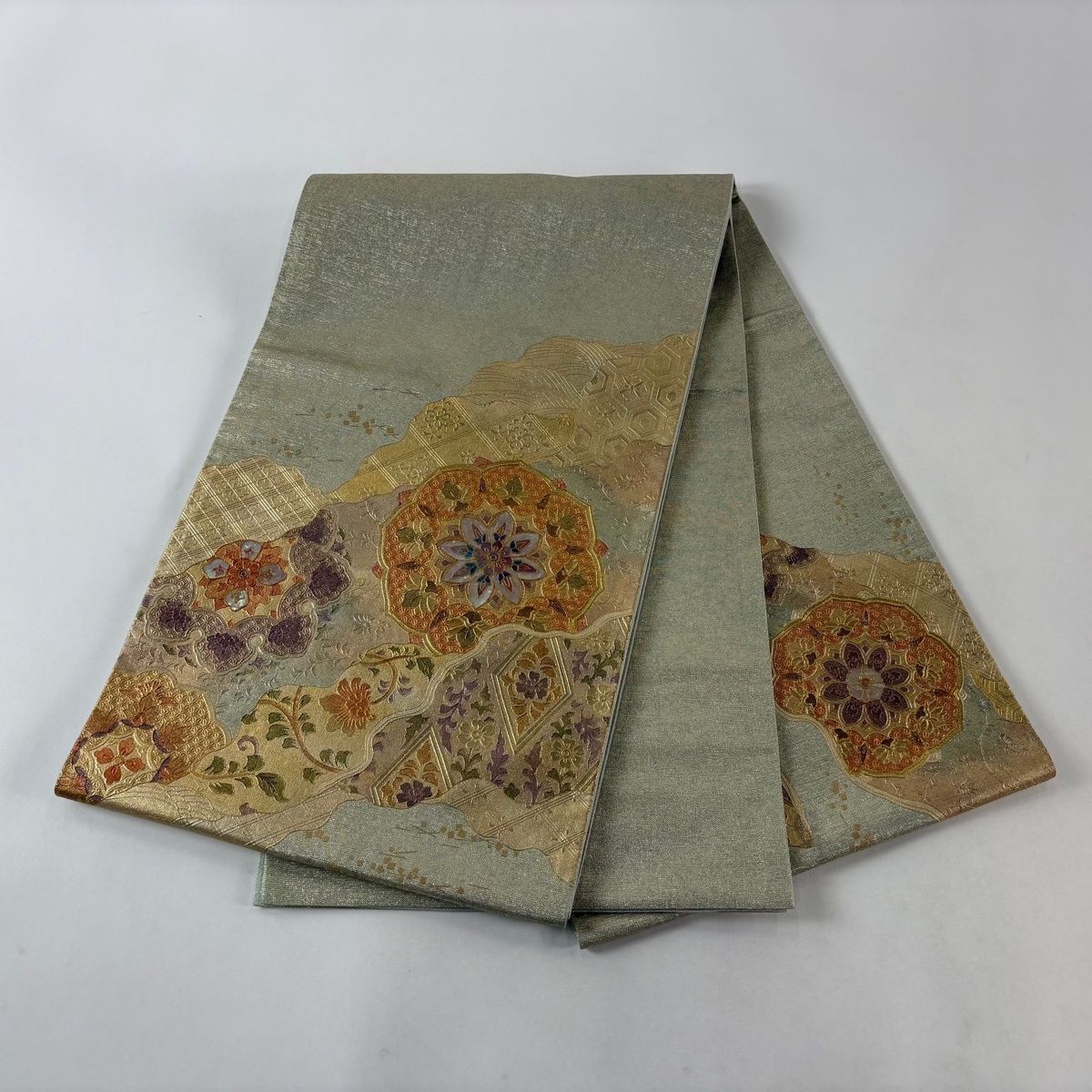 袋帯　螺鈿　礼装用　お太鼓柄　美品　華紋 美品】 袋帯 秀品 華文 花菱 螺鈿 刺繍 灰緑 お太鼓柄 正絹 【中古