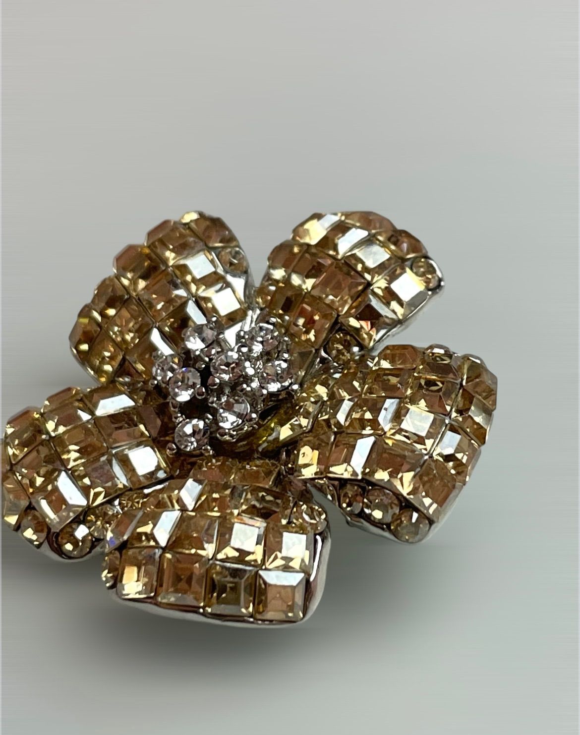 FOXEY ブローチ フラワー 花 フォクシー ゴールド系 アクセサリー 極美品】FOXEY フォクシー お花モチーフ ブローチ シャンパンゴールド