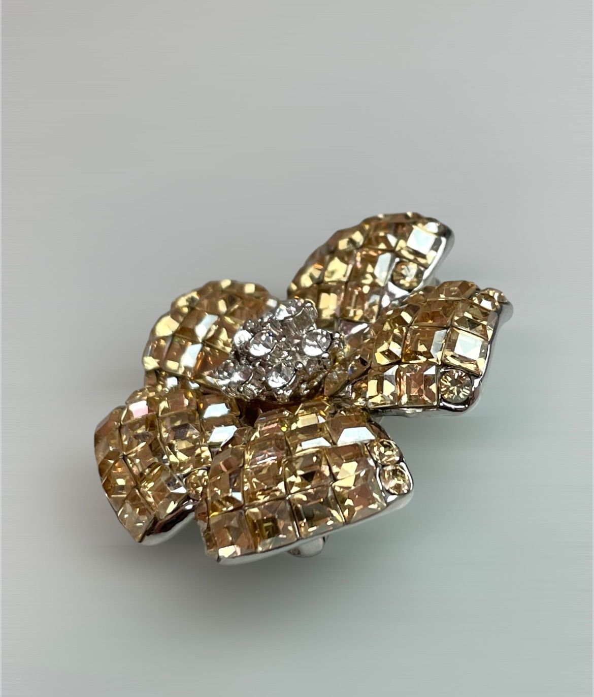 【美品】フォクシー ブローチ　お花 ストーン　FOXEY 極美品】FOXEY フォクシー お花モチーフ ブローチ シャンパンゴールド