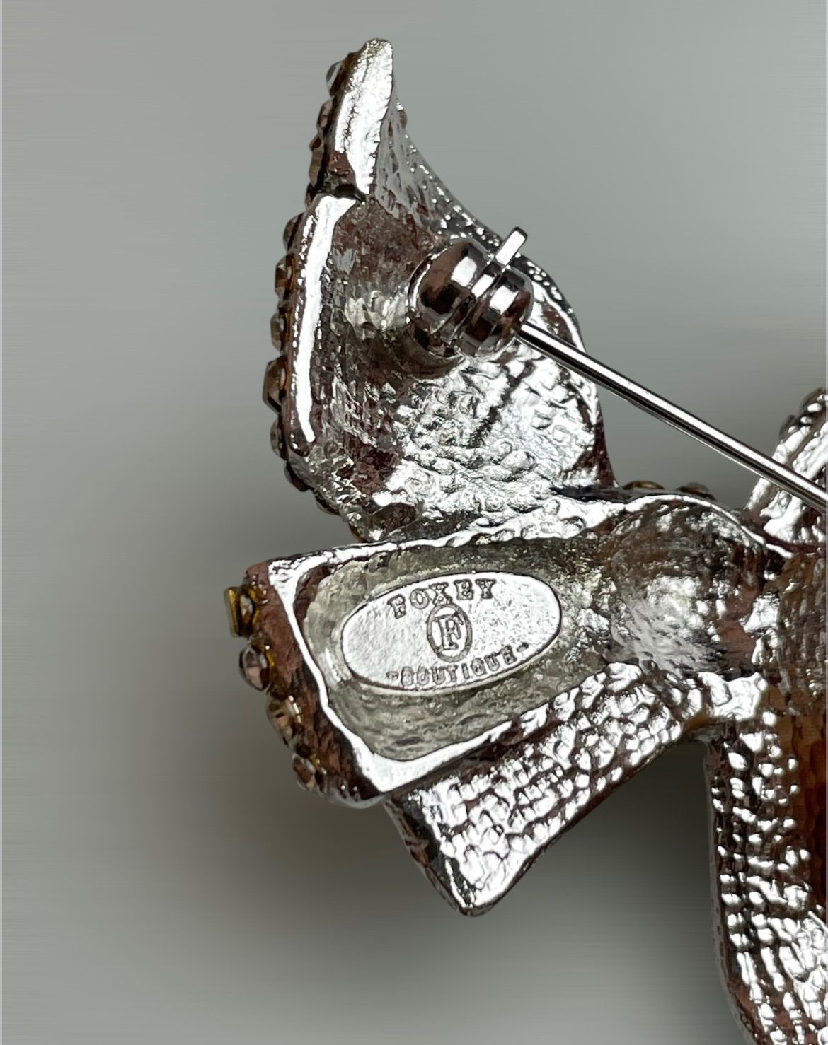 極美品】FOXEY BOUTIQUE フォクシー リボン ブローチ クリア ライン