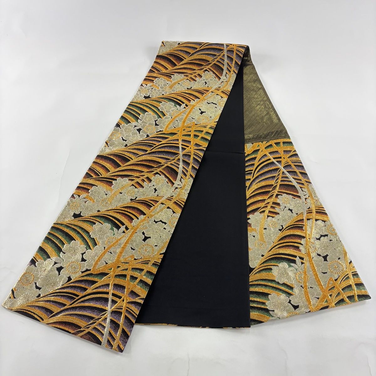 袋帯 秀品 振袖向き 桜 波 箔 金銀糸 金色 六通 正絹 【中古】 - メルカリ