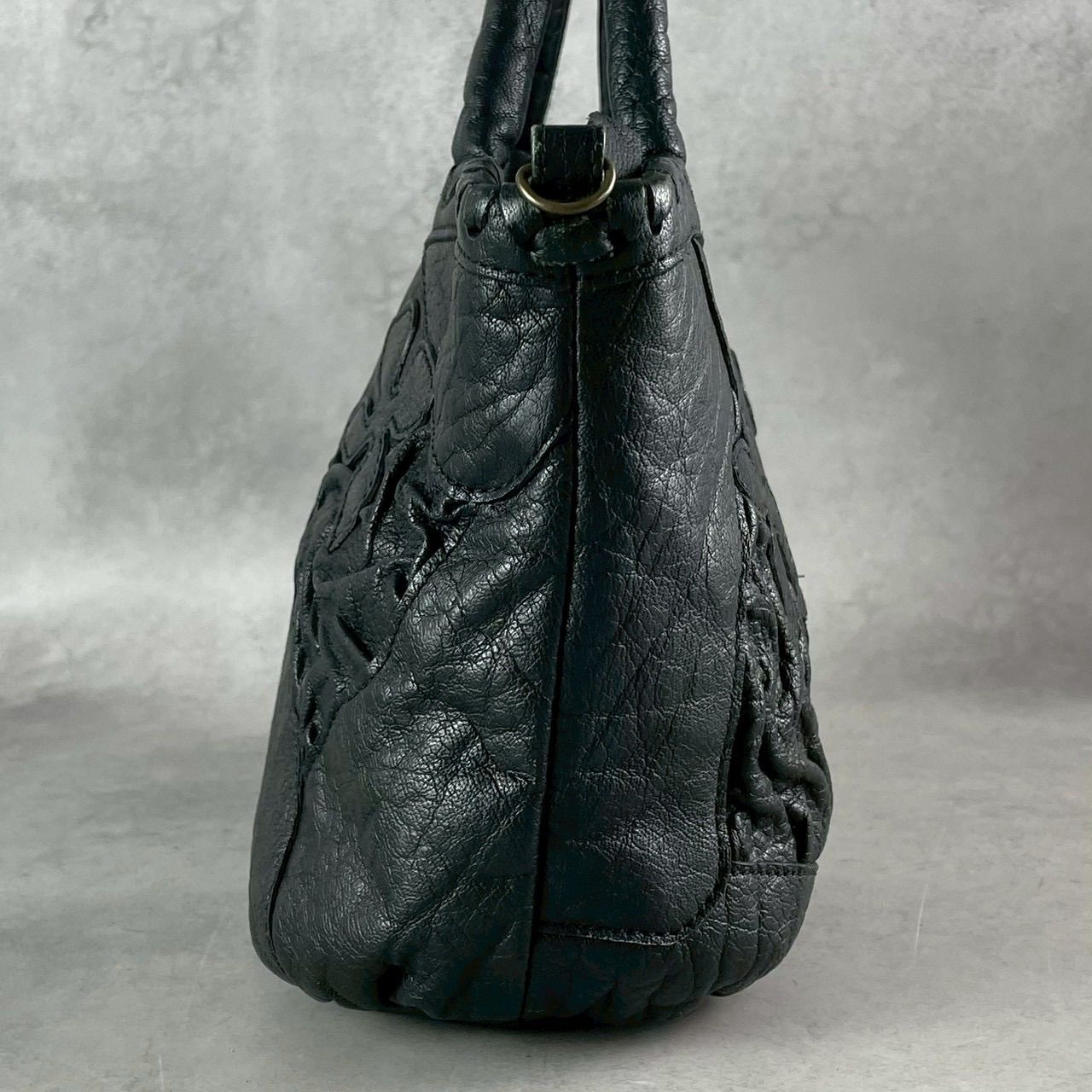 IBIZA 花柄刺繍の黒いハンドバッグ IBIZA イビザ レザー ハンドバッグ 花柄 バック ワンハンド 刺繍 黒