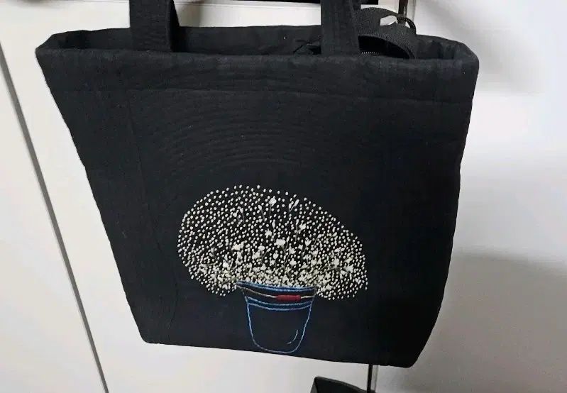 ブラック 花 刺繍 キルティング トートバッグ - メルカリ