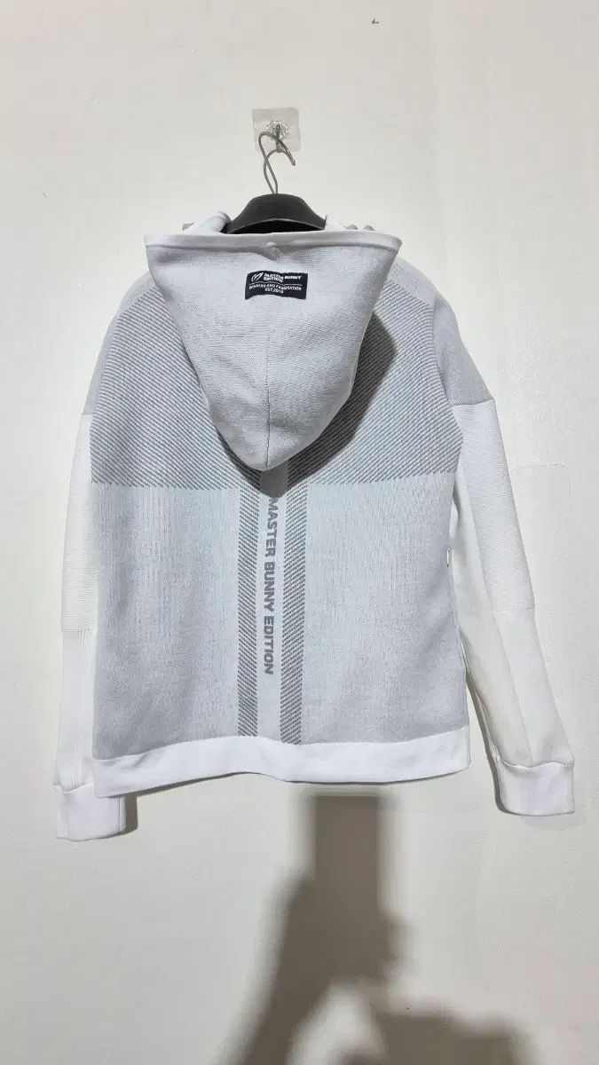 マスターバニーエディション ゴルフ (防風裏地) ニットフーディー