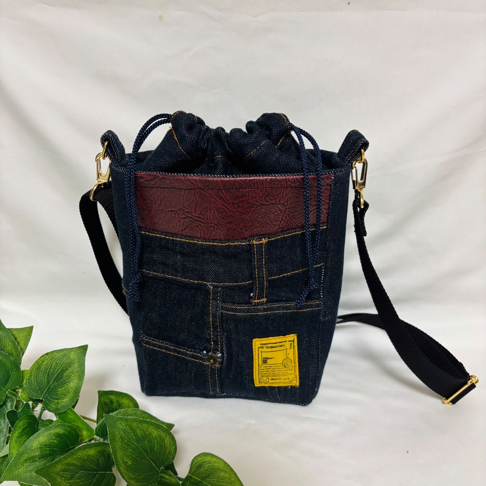 そハンドメイド デニムリメイク 巾着付きショルダーバッグ 斜め掛け 