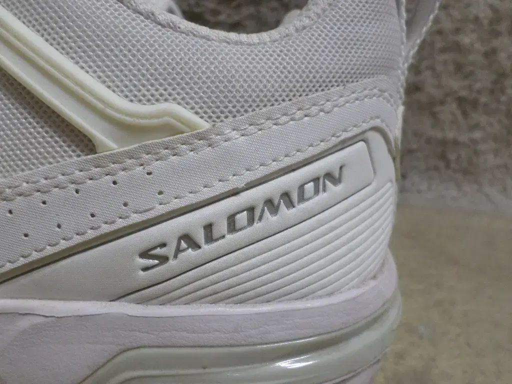 275 SALOMON ACS 白 スニーカー トレッキングシューズ 靴