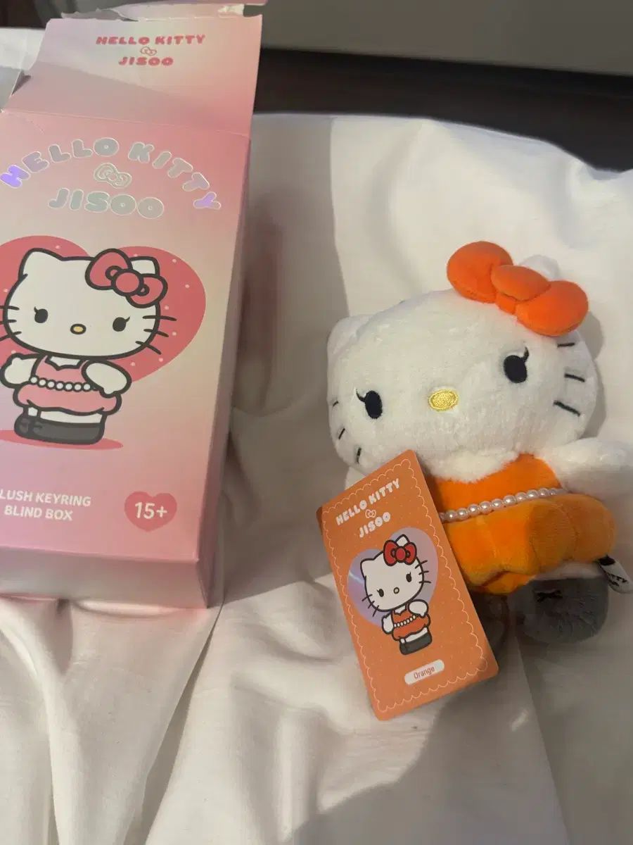 ハローキティ ジス コラボ オレンジ キーホルダー ぬいぐるみ - メルカリ