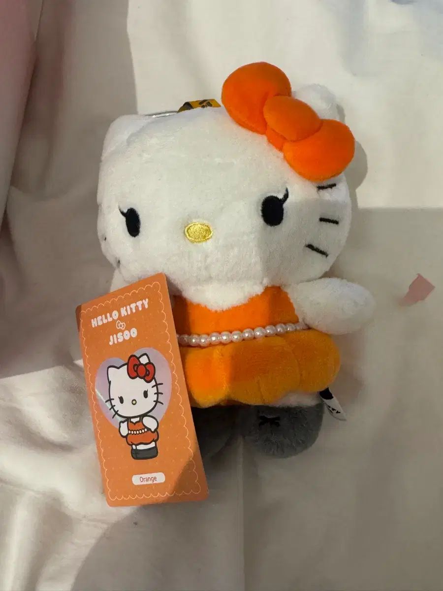 ハローキティ ジス コラボ オレンジ キーホルダー ぬいぐるみ - メルカリ