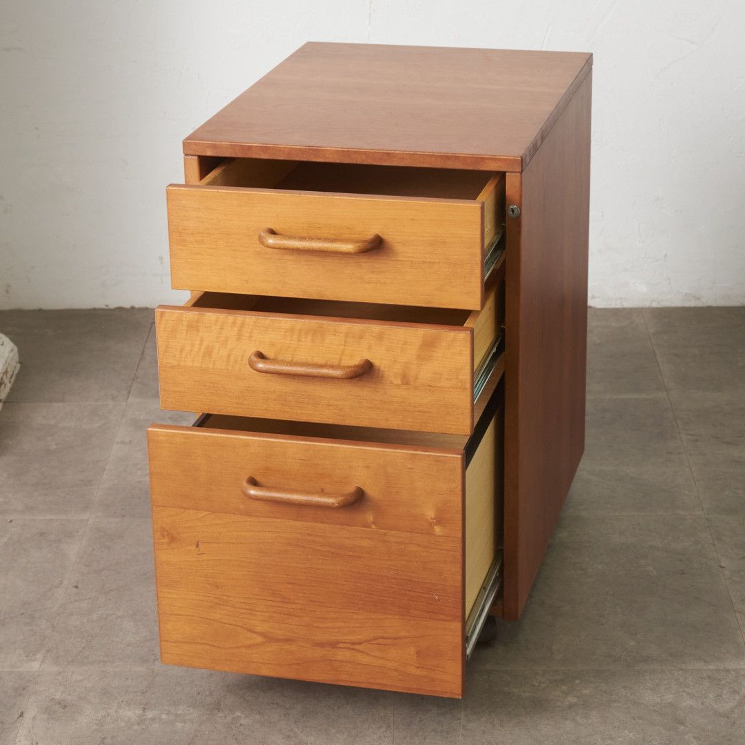 昭和レトロ 木製チェスト デスクワゴン 3段 引き出し収納 古家具 キャスター付 デンマーク製 DENCON デスクワゴン チェスト チェリー 引出し 3段
