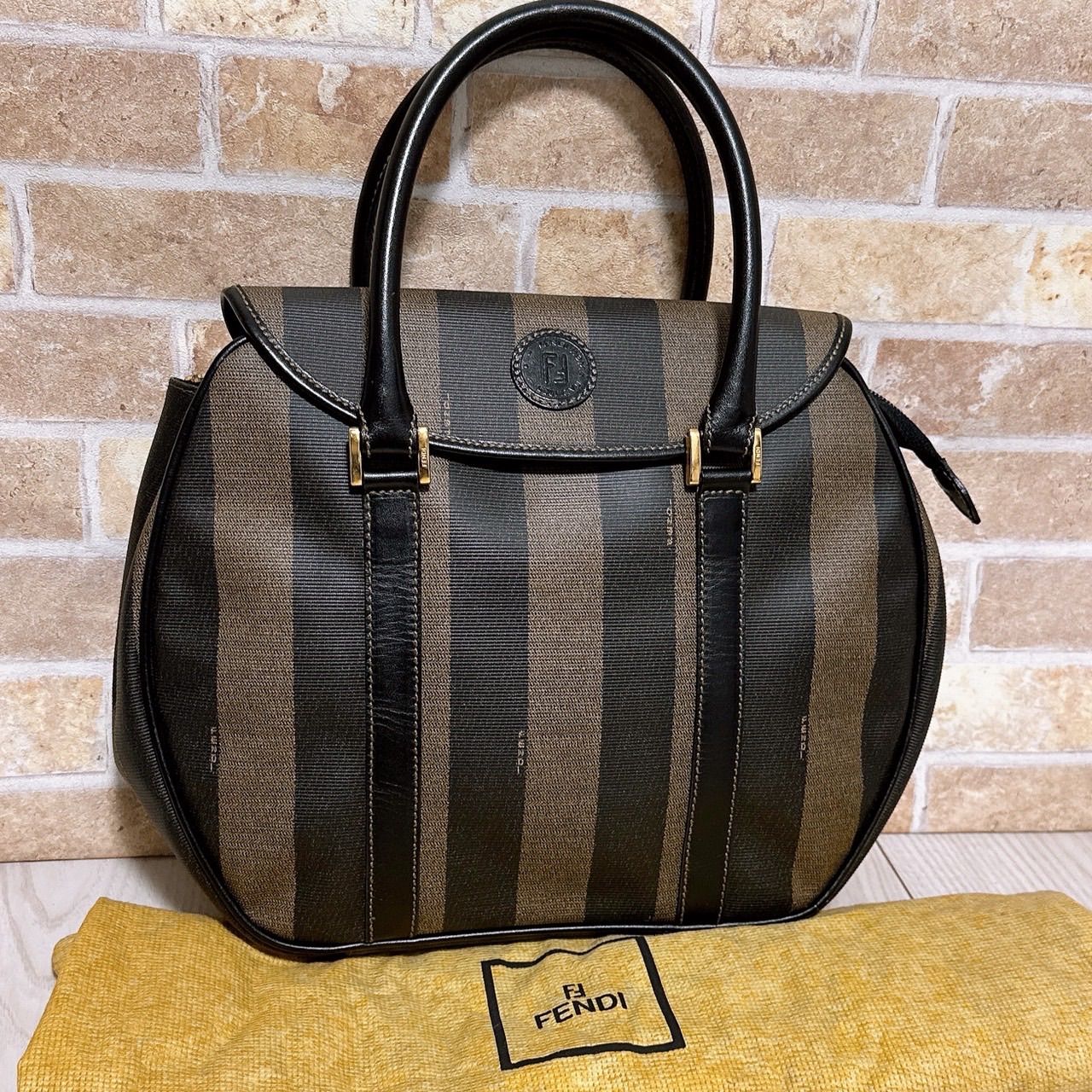超美品) FENDI(フェンディ)ハンドバッグ PVC ペカン柄 - メルカリ 超美品) FENDI(フェンディ)ハンドバッグ PVC ペカン柄 - メルカリ