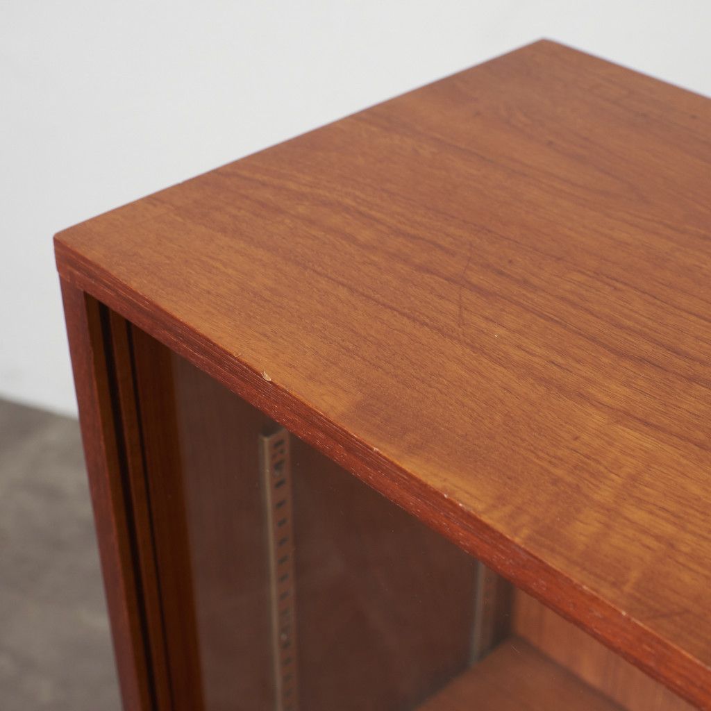 イギリス ヴィンテージ ナロー ガラス キャビネット チーク 本棚