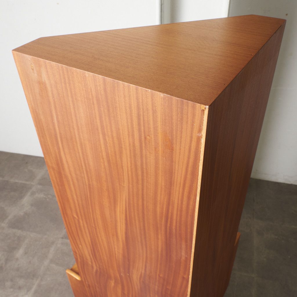 イギリスヴィンテージ コーナーカップボード コーナーキャビネット 食器棚 飾棚 鍵付 Turnidge コーナーキャビネット 英国 ヴィンテージ 飾り棚 食器棚