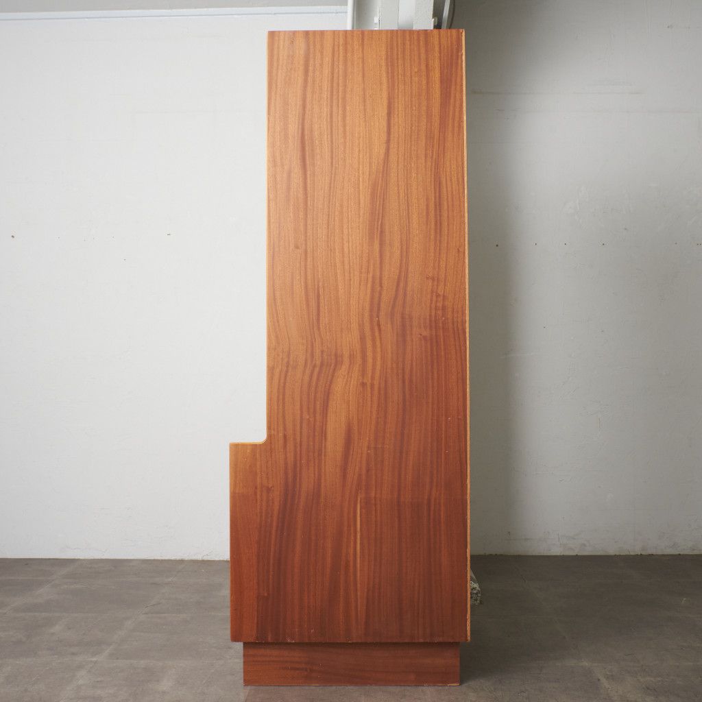 イギリスヴィンテージ コーナーカップボード コーナーキャビネット 食器棚 飾棚 鍵付 Turnidge コーナーキャビネット 英国 ヴィンテージ 飾り棚 食器棚