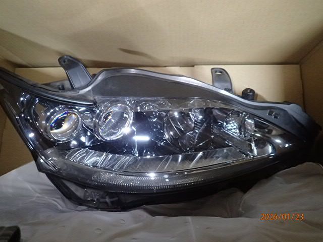 レクサス CT200h ZWA10 中期 右ライト コンピューター付き LED KOITO