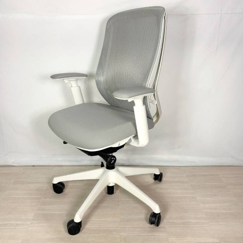 2021年製 オカムラ シルフィー チェア グレー 稼働肘 オフィスチェア