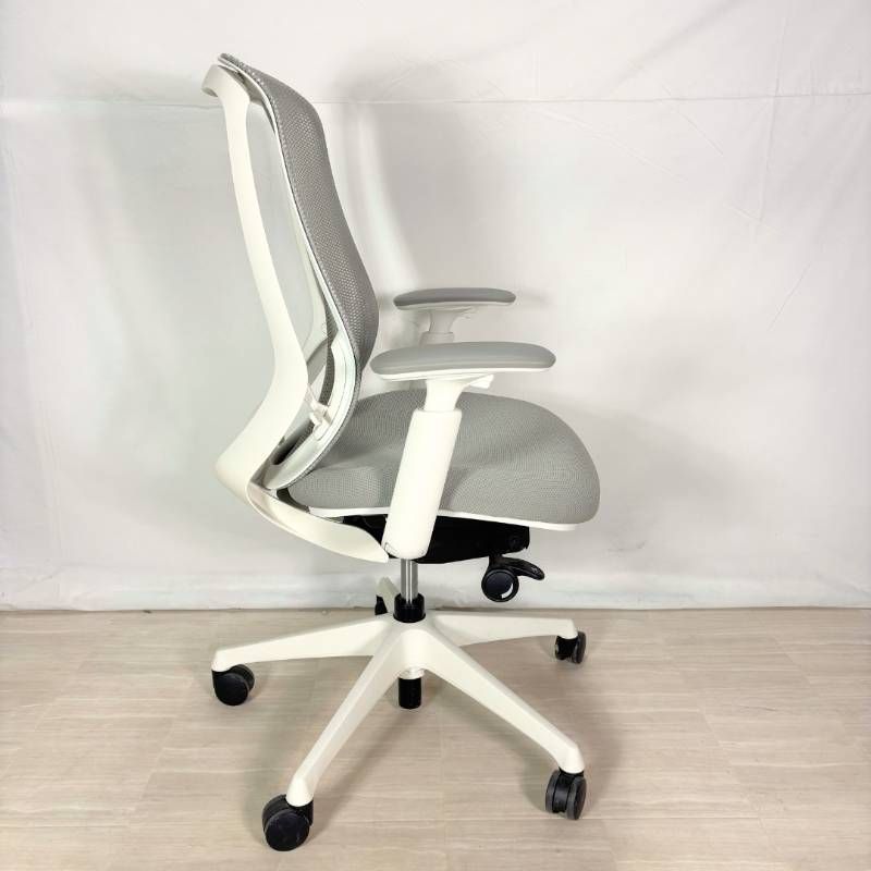 2021年製 オカムラ