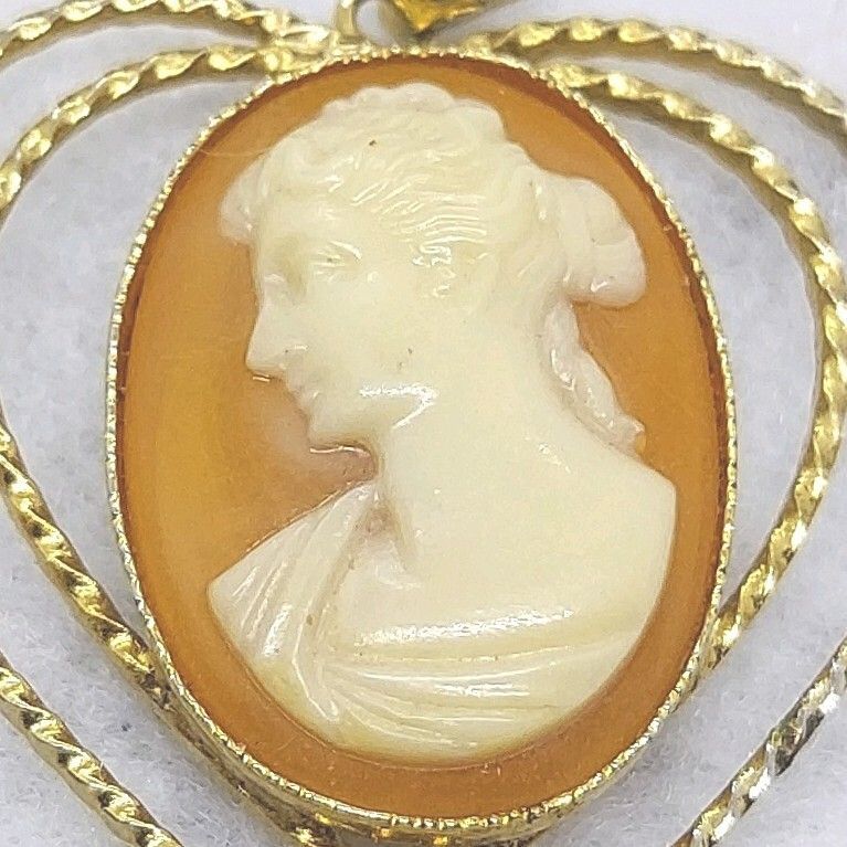 ヴィンテージ風 カメオ 貴婦人の横顔 ペンダントトップ 【L24】 - メルカリ