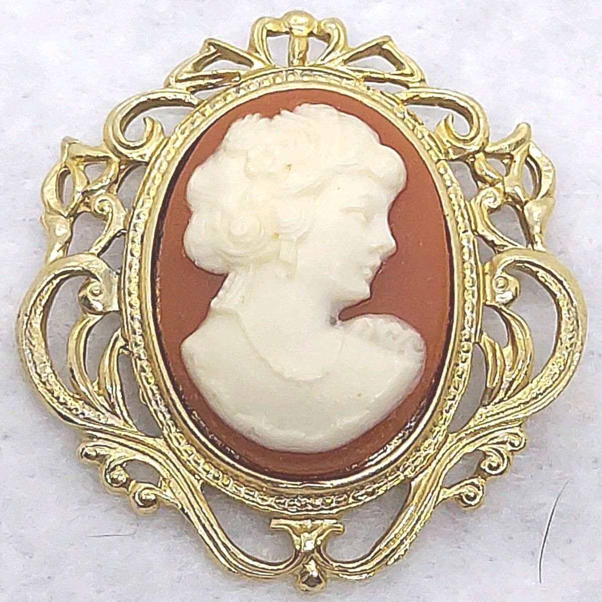 ヴィンテージ風 カメオ ブローチ 貴婦人 横顔 アクセサリー【L18