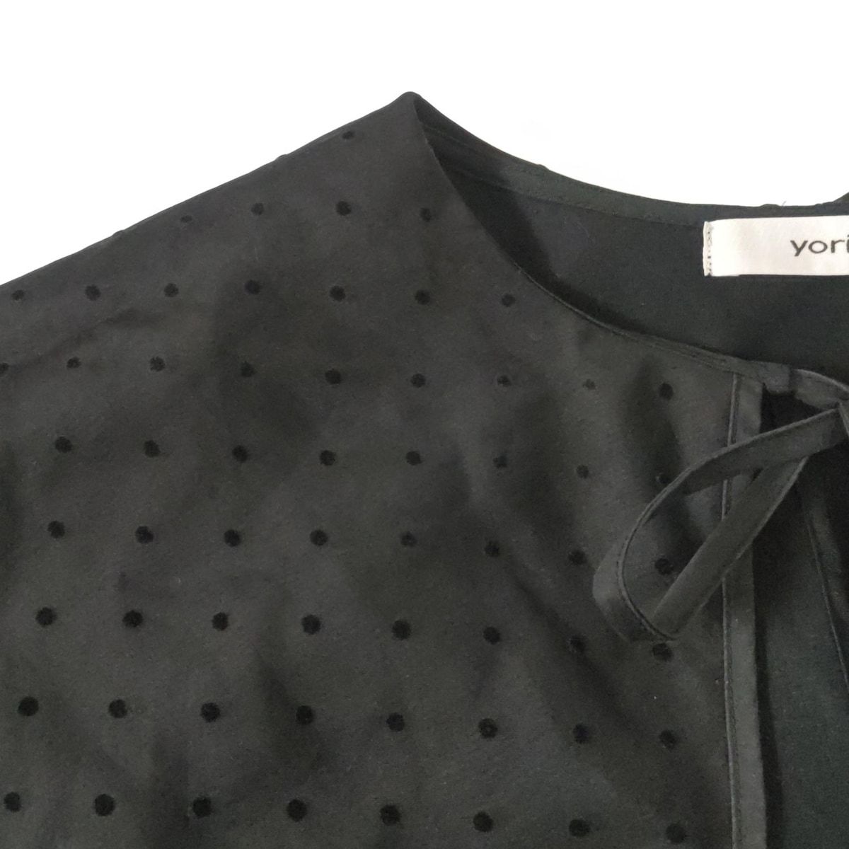 yori(ヨリ) 半袖カットソー サイズF レディース - 黒 ドット柄/リボン