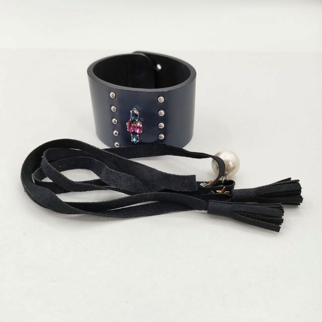 petite robe noire プティローブノアー　レザーバングル 腕元にシックな大人の華やかさ 「プティローブノアー」のレザー