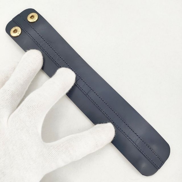 petite robe noire プティローブノアー　レザーバングル 腕元にシックな大人の華やかさ 「プティローブノアー」のレザー