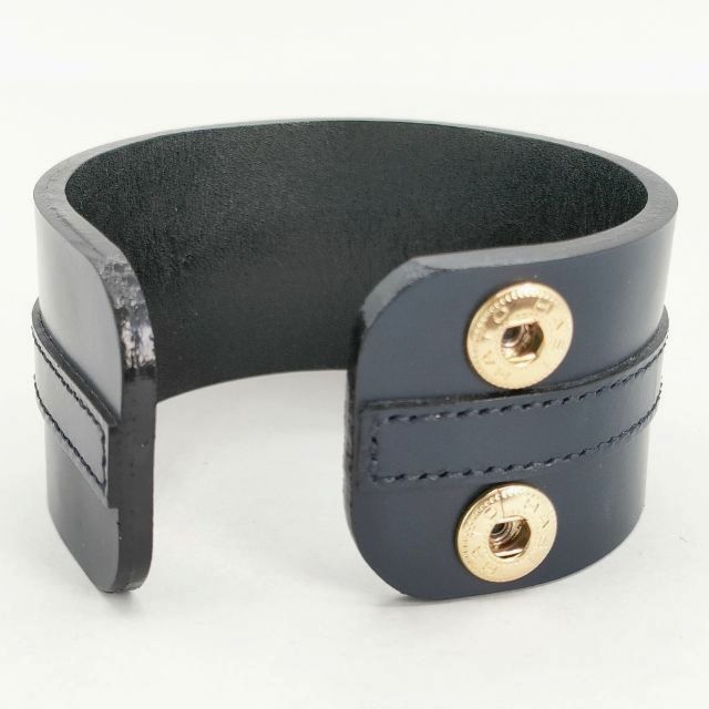 petite robe noire プティローブノアー　レザーバングル 腕元にシックな大人の華やかさ 「プティローブノアー」のレザー