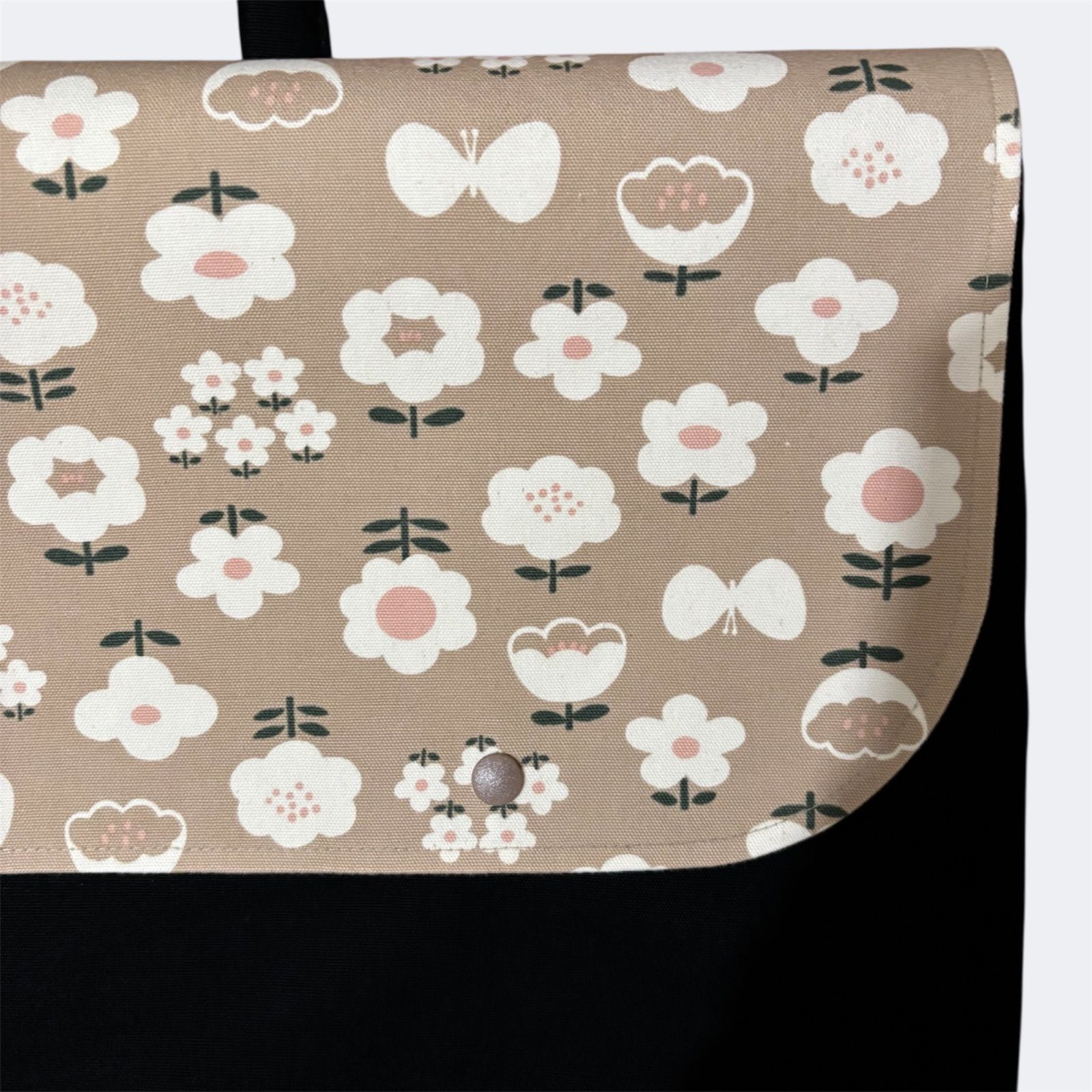 ≪new≫花とチョウチョの防災頭巾カバー 背もたれ モカ - メルカリ