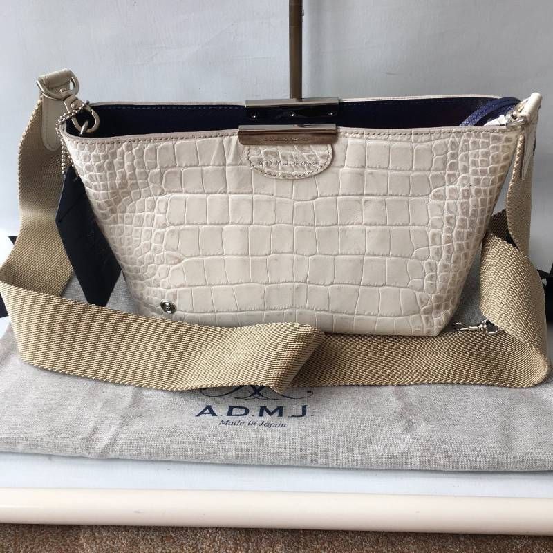 極美品 ADMJ A.D.M.J アクセソワ 型押し ショルダー バッグ