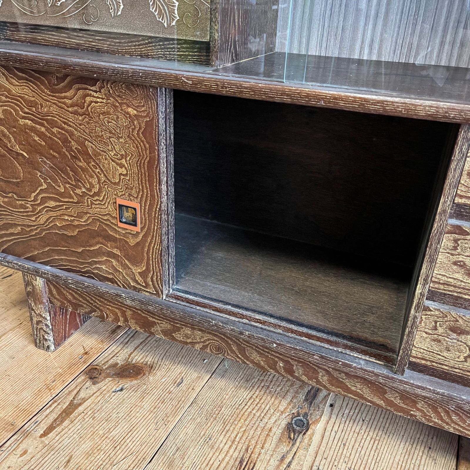 ヴィンテージ サイドボード キャビネット 食器棚 ガラス戸 レトロ y556