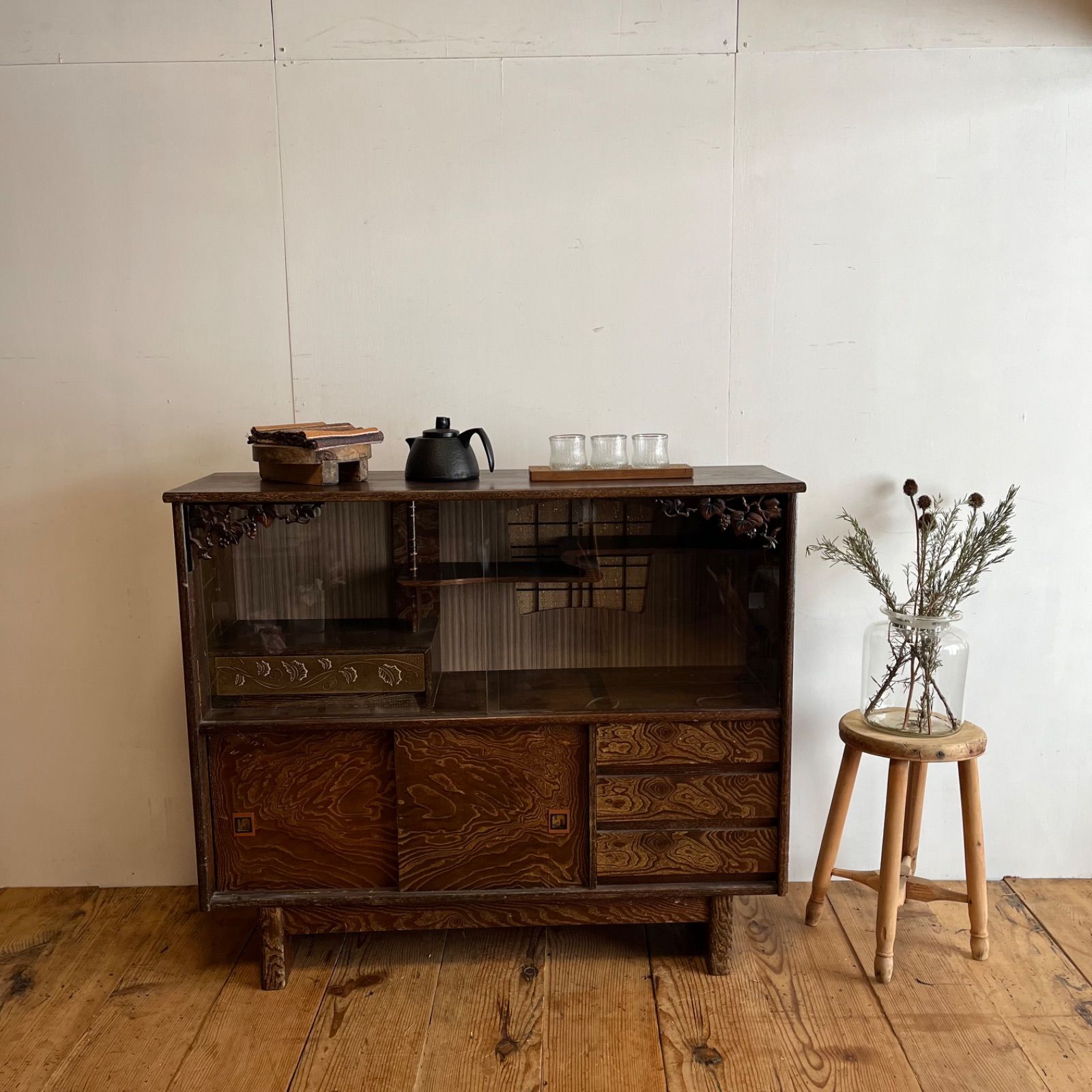 昭和レトロ 天童木工 木製キャビネット 食器棚 サイドボード 古家具 収納棚 古い食器棚 ヴィンテージ 古家具 サイドボード 昭和レトロ