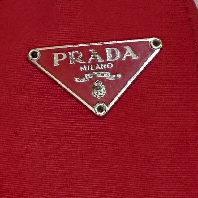 プラダ PRADA 三角ロゴプレート ナイロンアクセサリーストラップ