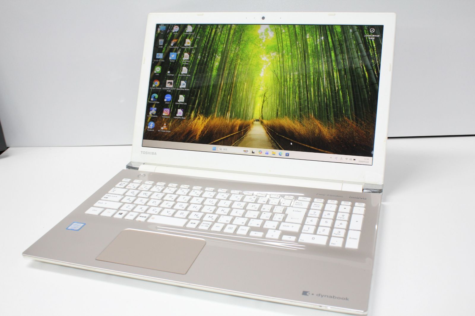 中古ノートPC】東芝〈dynabook T65/HGB〉Intel core i7/SSD256GB