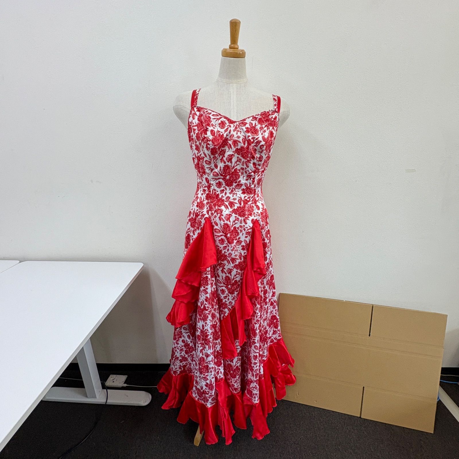 フラメンコ衣装 ドレス 赤×バラ花柄 ワンピース アトリエ貴美恵 フラメンコ ドレス 衣装 ワンピース 花柄 バラ 黒 赤