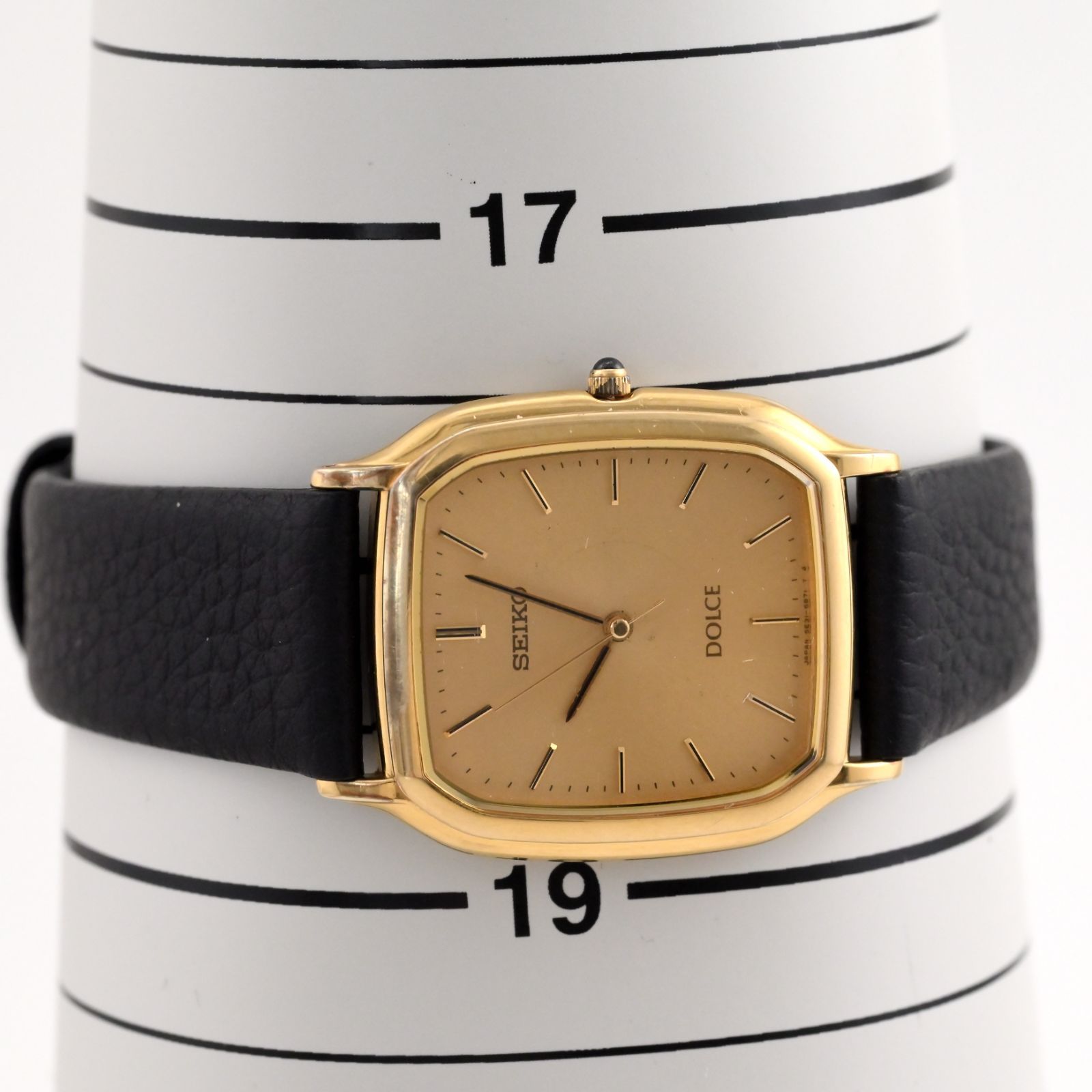 セイコー Dolce Seiko Dolce Gold Tone Tank Shape QUARTZ SGP30