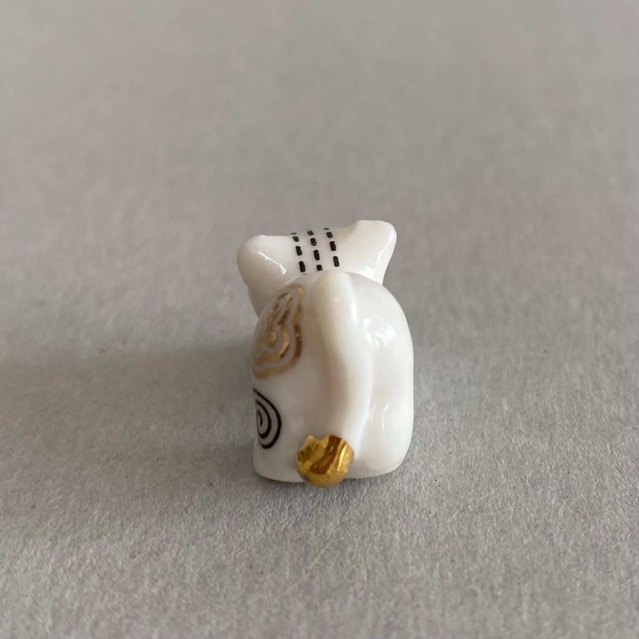 フランスのマルシェ　レア　フェーブ　ヴィンテージ　陶器　フランス　ミニチュア ギフトを運ぶスマーフのフェーブ／プレゼント／フランス雑貨／陶器