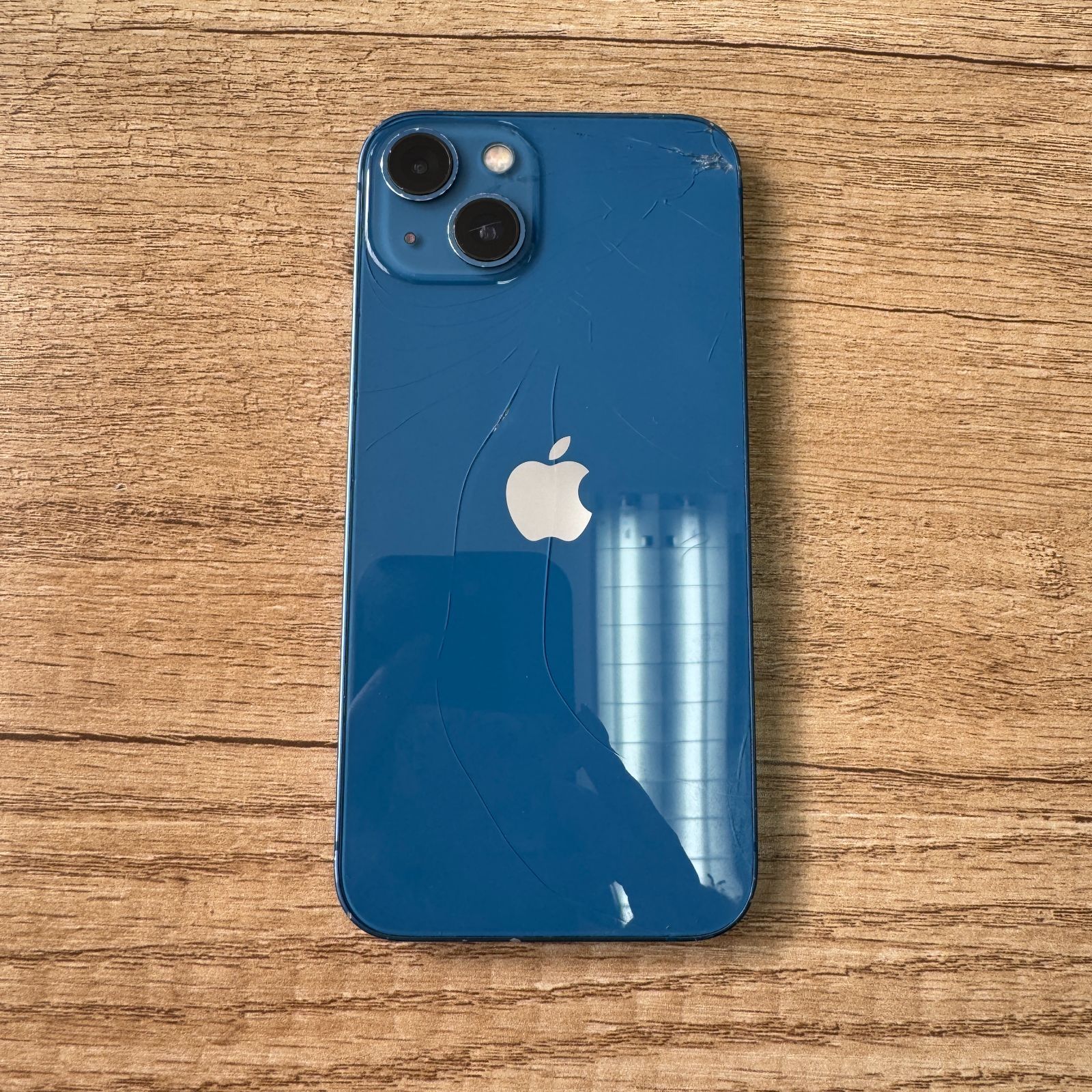 iPhone 13 ブルー　背面割れ 背面割れ】iPhone13 128GB ブルー - メルカリ