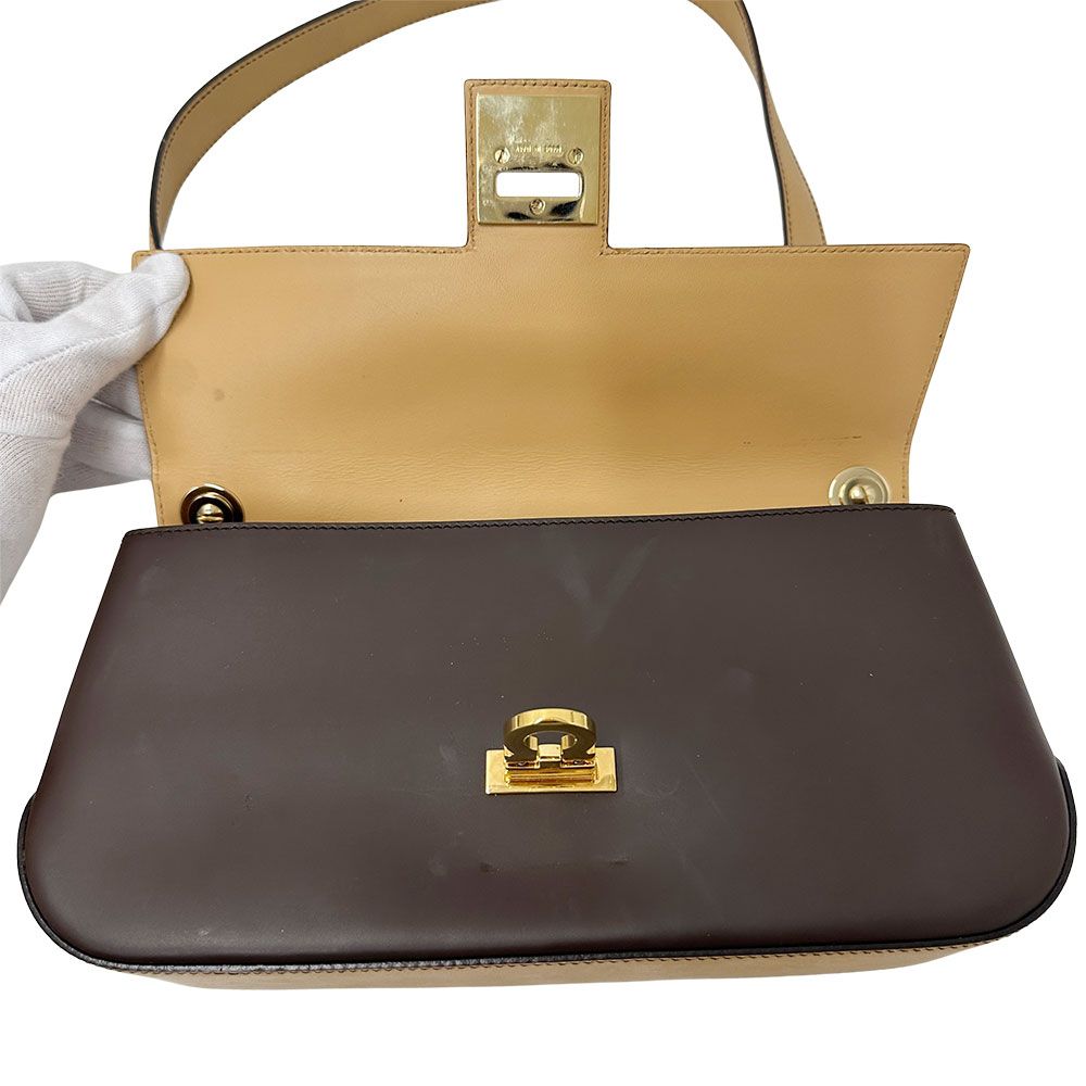 フェラガモ  Ferragamo バッグ レディース ブランド ダブルガンチーニ ショルダーバッグ  レザー ワンショルダーバッグ ブラウン 上品 おしゃれ 【中古】 Salvatore Ferragamo - フェラガモ Ferragamo バッグ レディース