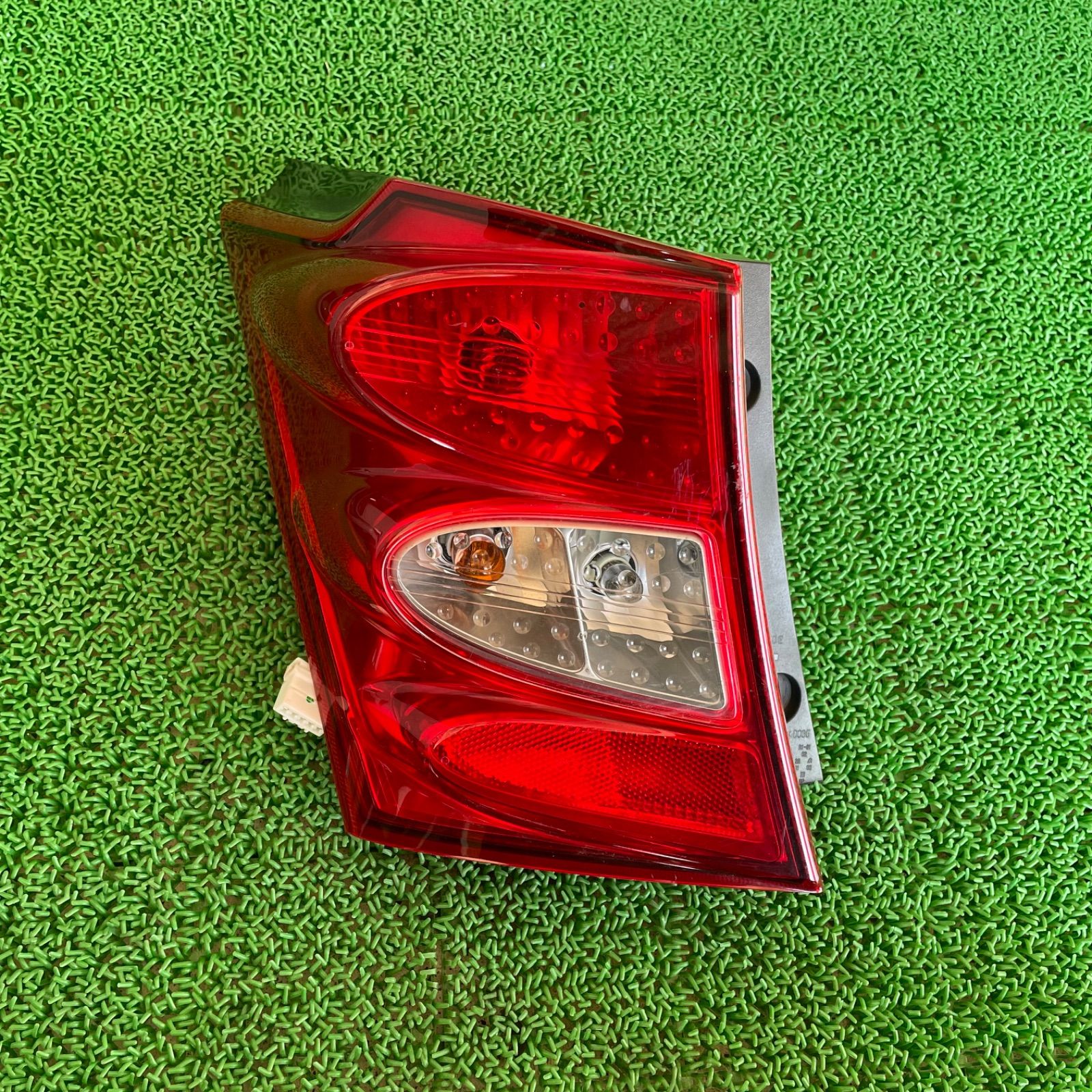 GB3 フリード 左テールランプ ICHIKOH D065 No.9483 - メルカリ