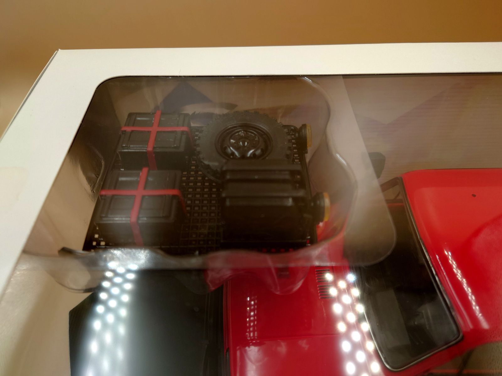 1/18 ラーダ ニーヴァ V LADA 1980 レッド ソリド製ダイキャスト製