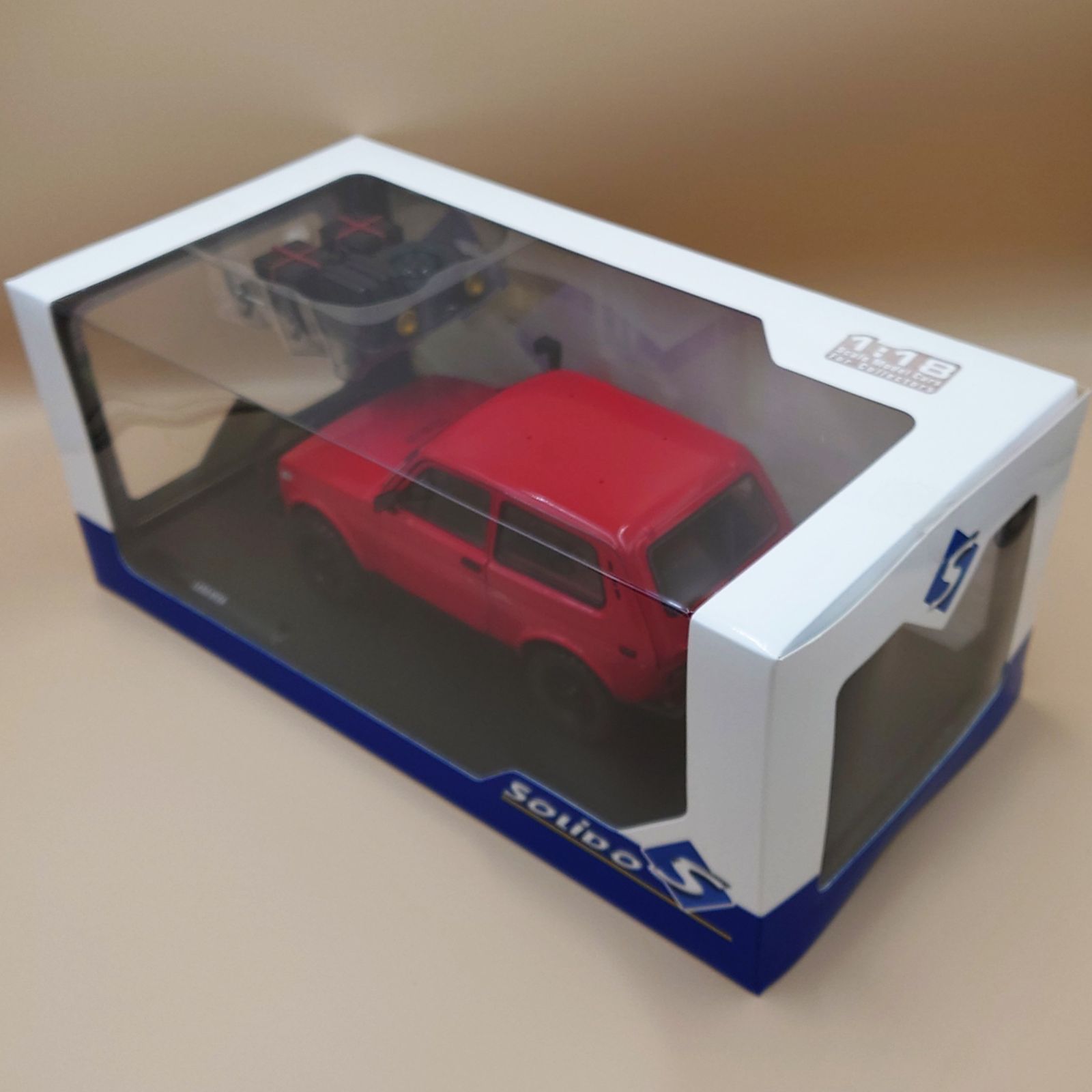 1/18 ラーダ ニーヴァ V LADA 1980 レッド ソリド製ダイキャスト製