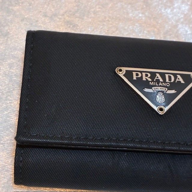 プラダ PRADA 三角ロゴプレート ブラックサフィアーノ ナイロンレザー