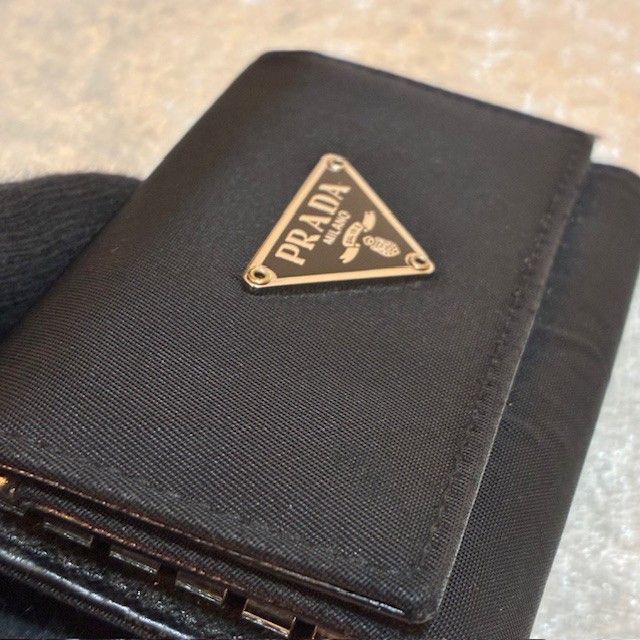 プラダ PRADA 三角ロゴプレート ブラックサフィアーノ ナイロンレザー