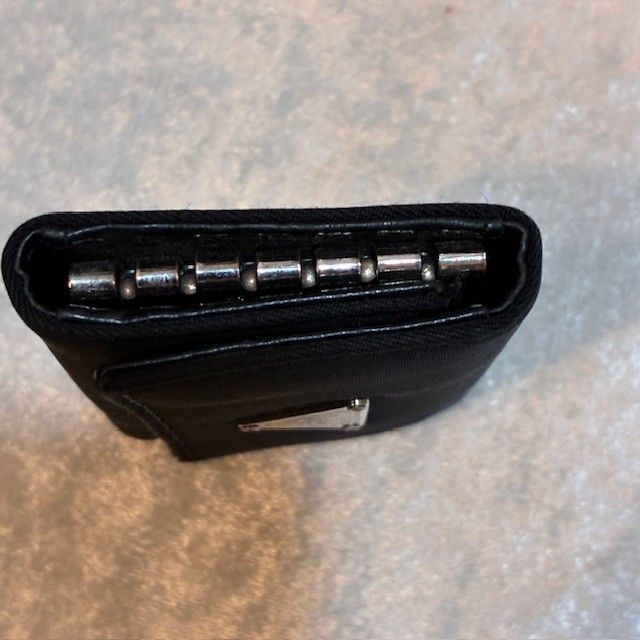 プラダ PRADA 三角ロゴプレート ブラックサフィアーノ ナイロンレザー