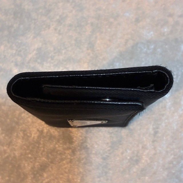 プラダ PRADA 三角ロゴプレート ブラックサフィアーノ ナイロンレザー