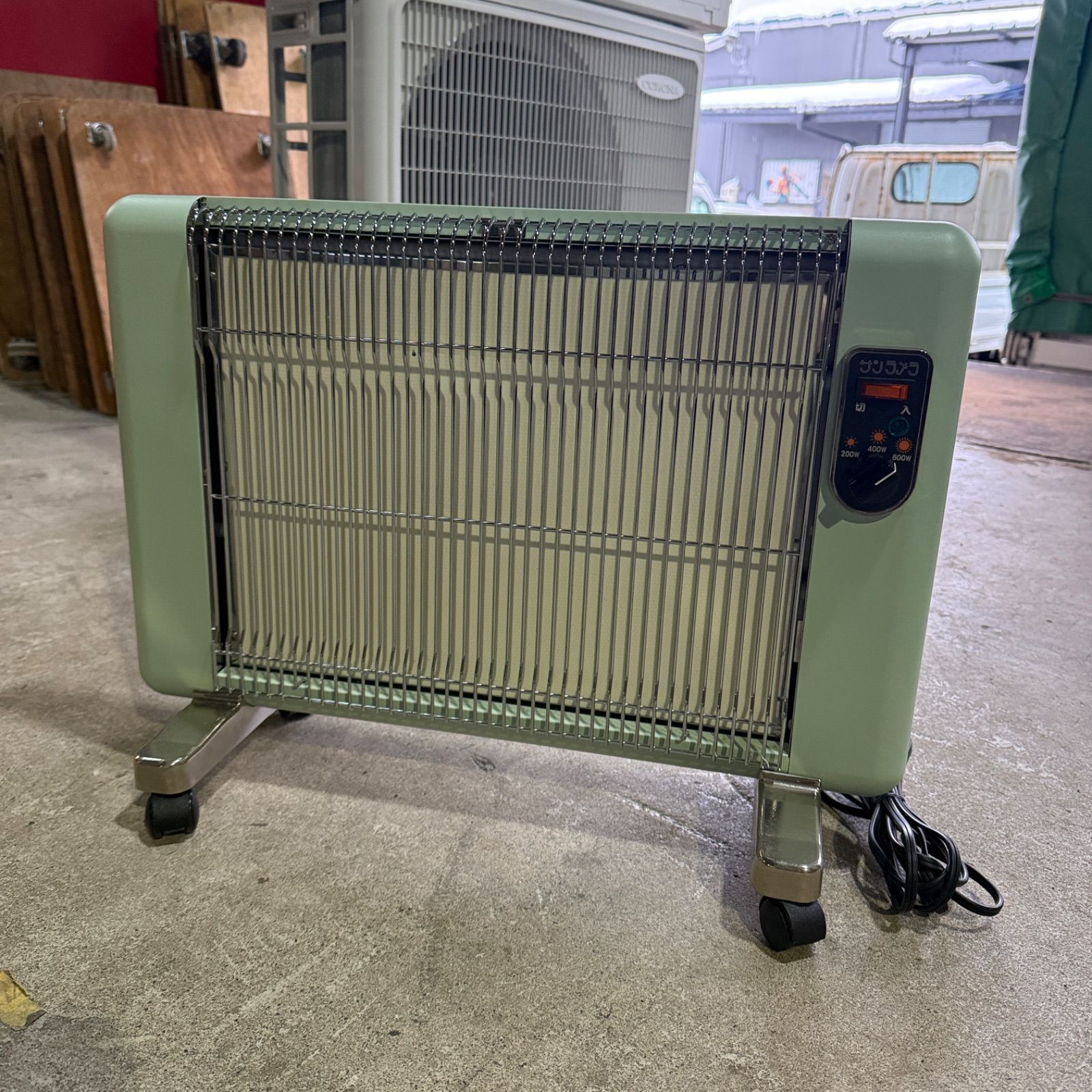 サンラメラ 600W 遠赤外線ヒーター クラシックグリーン - メルカリ