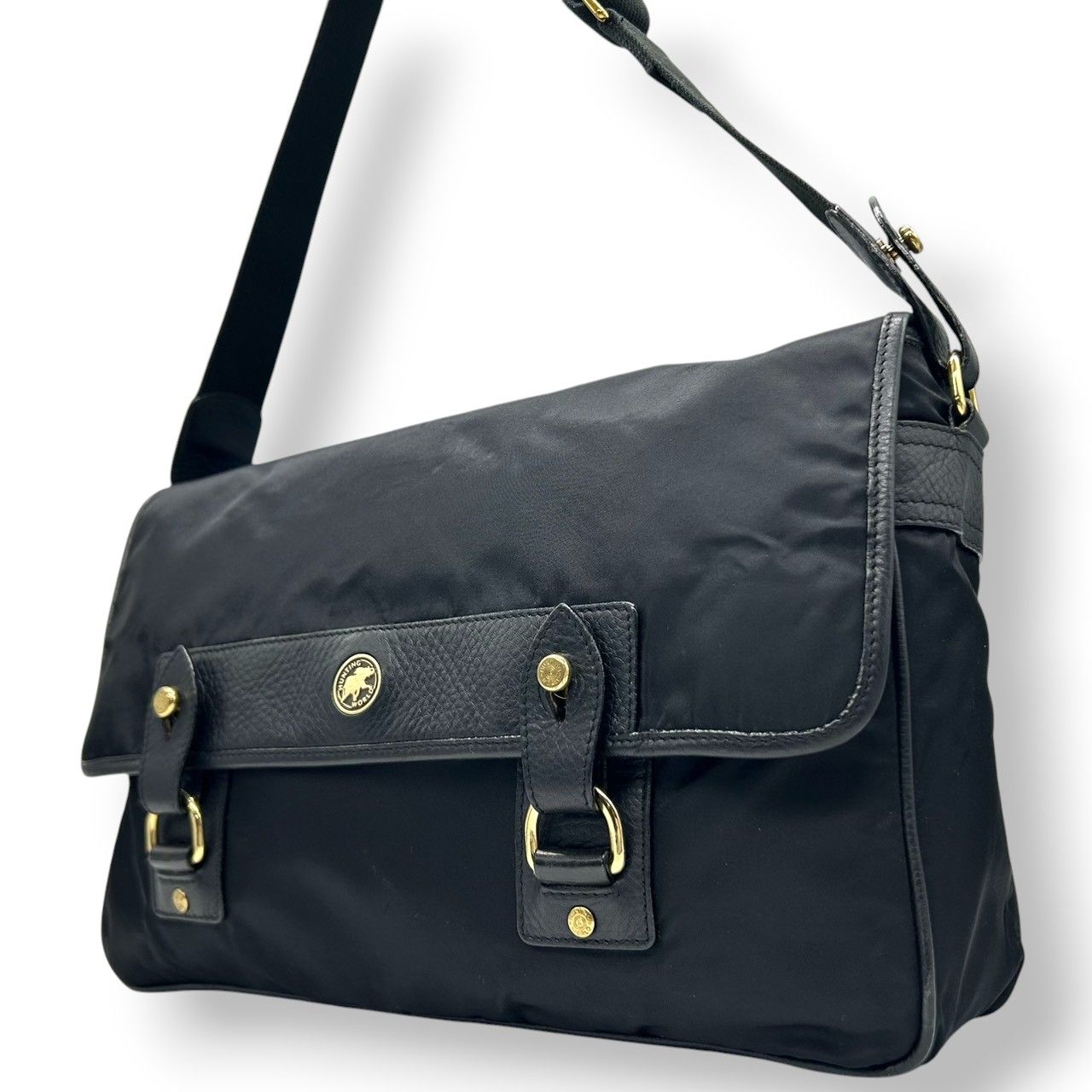 【美品】ハンティングワールド　ショルダーバッグ メッセンジャーバッグ　ロゴ　黒 美品】ハンティングワールド HUNTING WORLD ショルダーバッグ