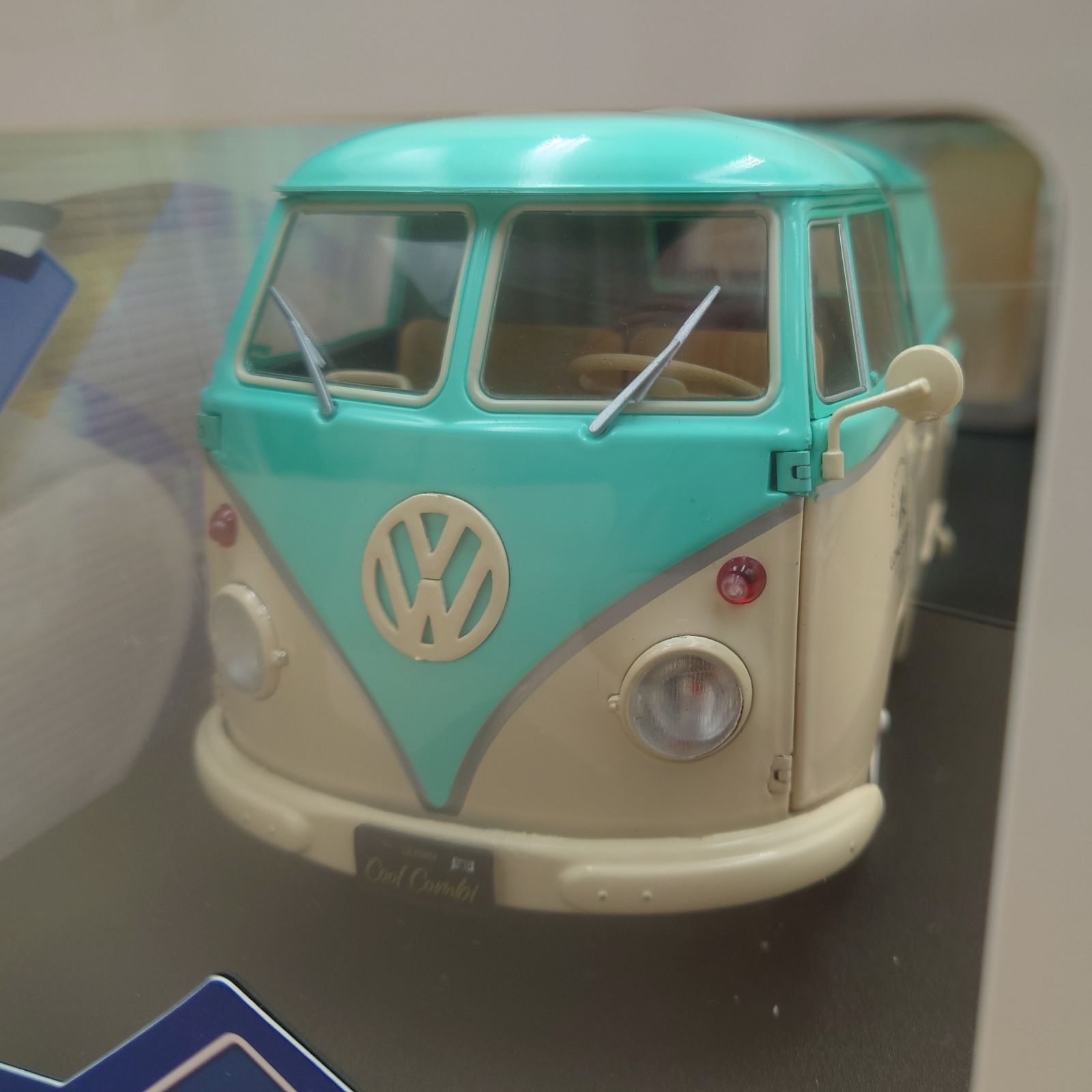 1/18 クール コンビ フォルクスワーゲンT1 ミント/ホワイト 2024