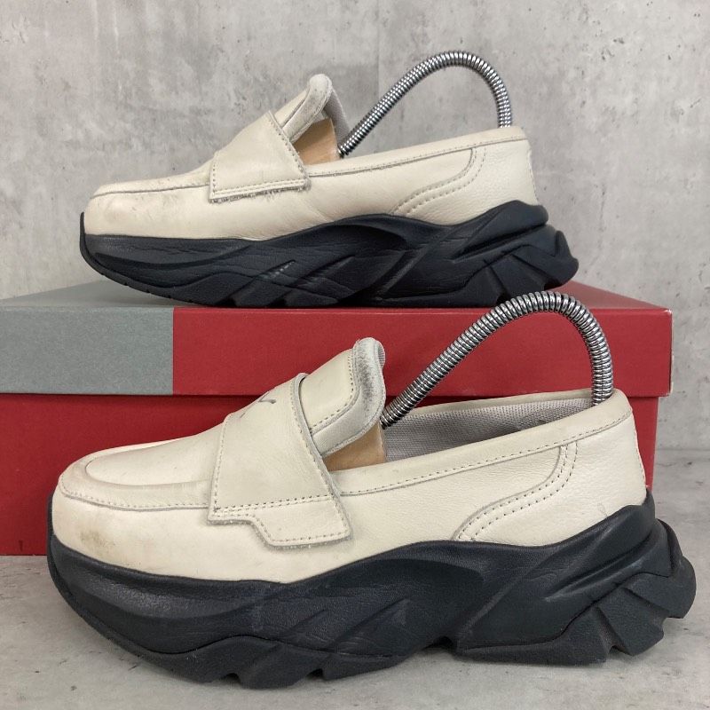 PUMA プーマ LOAFYR WNS ALPINE SNOW-PUMA BLACK ローファー