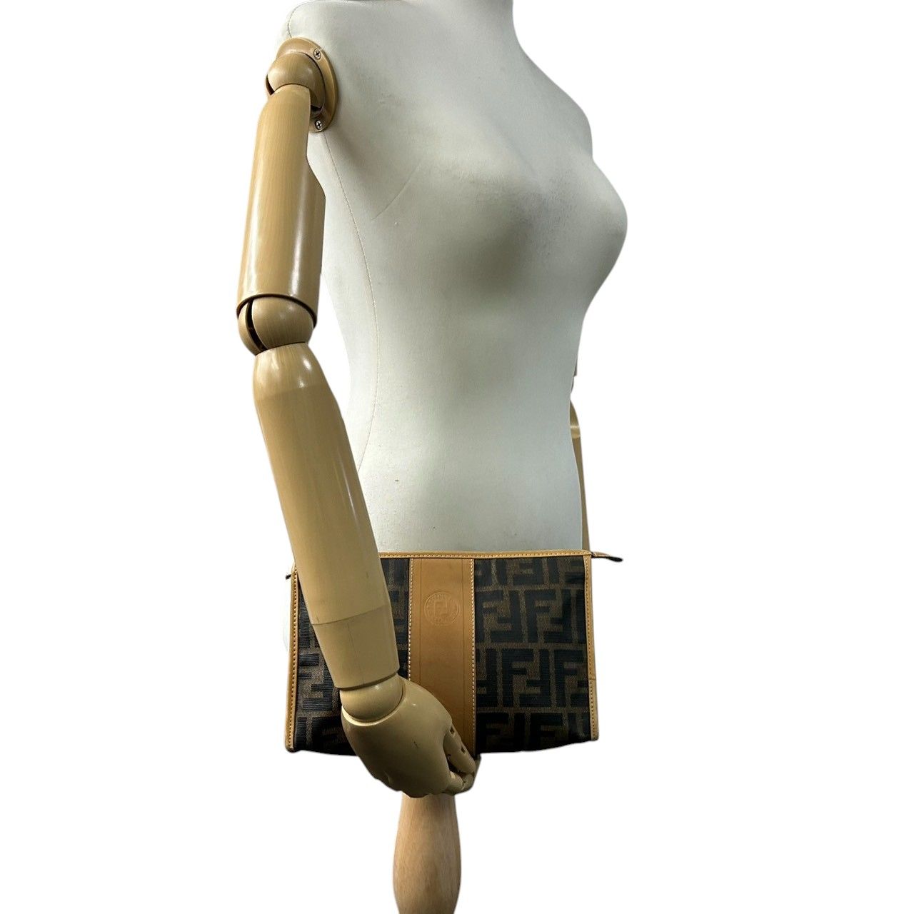 FENDI ✨ズッカ　ウエストポーチ　セカンドバッグ　PVCレザー　ベージュ FENDI】フェンディ『ロゴ入り ズッカ柄ウエストポーチ』8BM006 メンズ