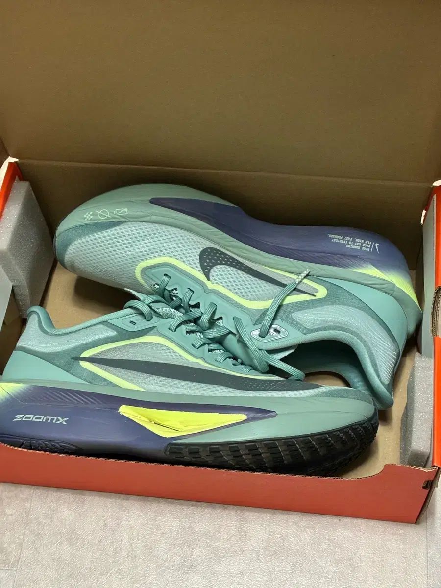 ランニングシューズ